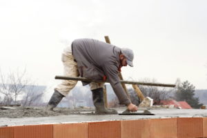 Construction worker laying concrete | Nevada Unconditional Progress Lien Waivers