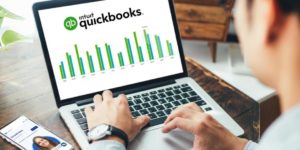 Contractor viewing QuickBooks cash flow on computer
